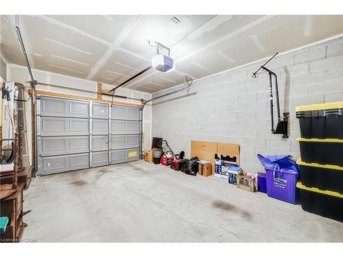 4005 Alexan Crescent, Burlington, ON - Indoor Photo Showing Garage