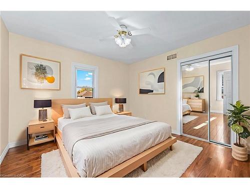 233 Normanhurst Avenue, Hamilton, ON - Indoor Photo Showing Bedroom