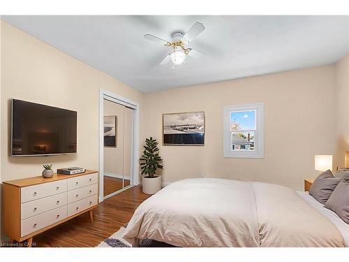 233 Normanhurst Avenue, Hamilton, ON - Indoor Photo Showing Bedroom