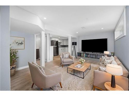 233 Normanhurst Avenue, Hamilton, ON - Indoor Photo Showing Living Room