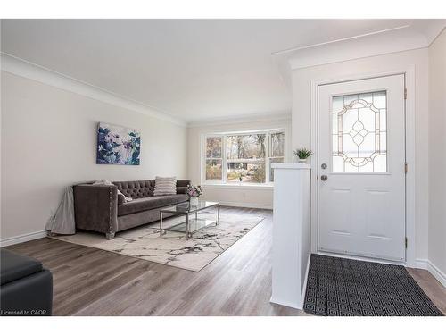63 Ellis Crescent S, Waterloo, ON - Indoor Photo Showing Living Room