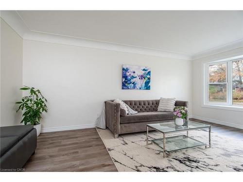 63 Ellis Crescent S, Waterloo, ON - Indoor Photo Showing Living Room