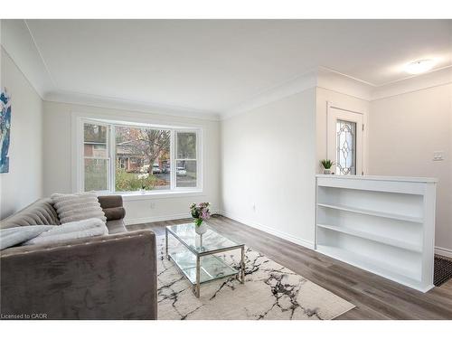 63 Ellis Crescent S, Waterloo, ON - Indoor Photo Showing Living Room