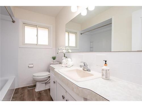 63 Ellis Crescent S, Waterloo, ON - Indoor Photo Showing Bathroom