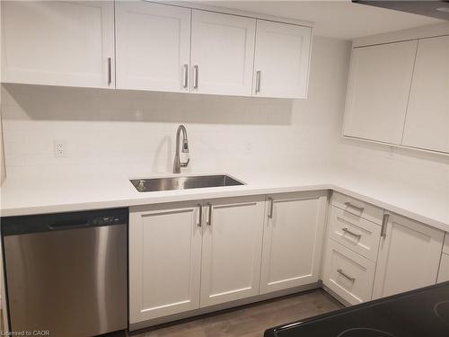 63 Ellis Crescent S, Waterloo, ON - Indoor Photo Showing Kitchen
