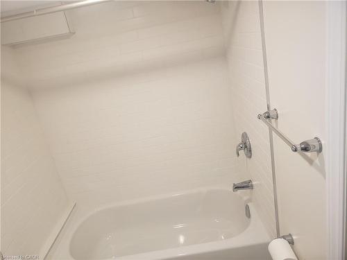 63 Ellis Crescent S, Waterloo, ON - Indoor Photo Showing Bathroom
