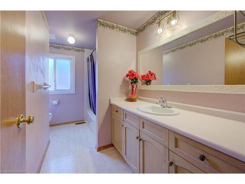 489 Northlake Drive, Waterloo, ON - Indoor Photo Showing Bathroom