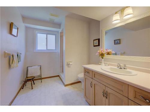 489 Northlake Drive, Waterloo, ON - Indoor Photo Showing Bathroom