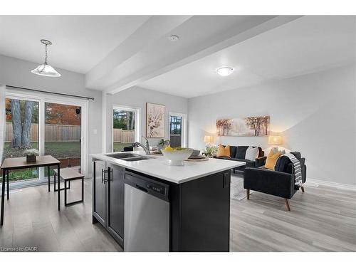 28-324 Equestrian Way, Cambridge, ON - Indoor Photo Showing Kitchen With Double Sink