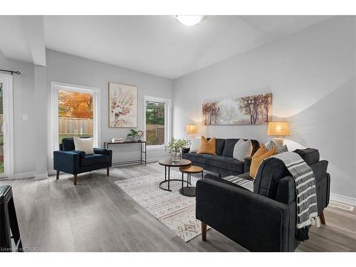 28-324 Equestrian Way, Cambridge, ON - Indoor Photo Showing Living Room