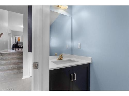 28-324 Equestrian Way, Cambridge, ON - Indoor Photo Showing Bathroom