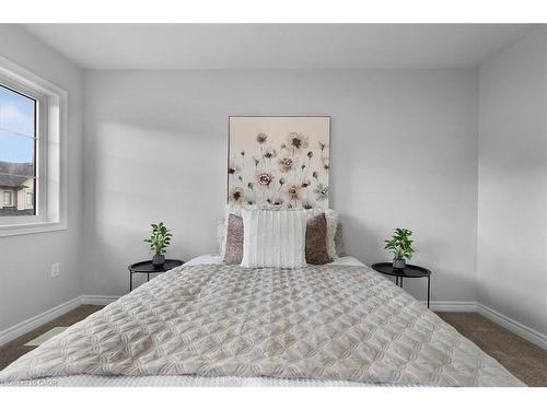 28-324 Equestrian Way, Cambridge, ON - Indoor Photo Showing Bedroom