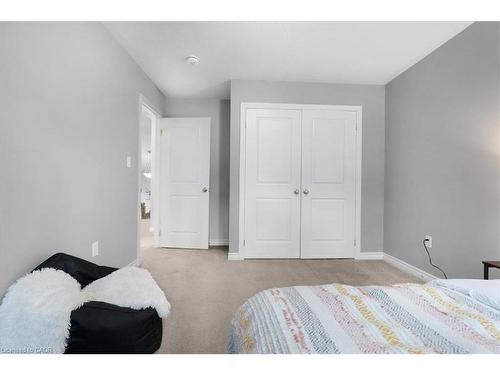 28-324 Equestrian Way, Cambridge, ON - Indoor Photo Showing Bedroom