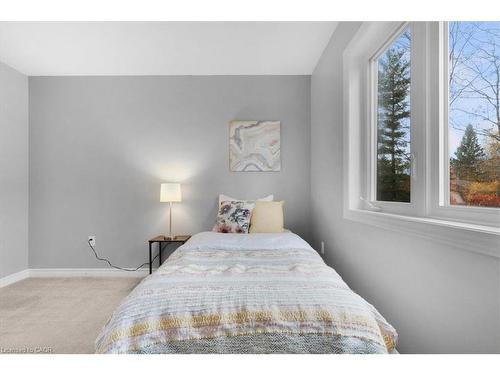 28-324 Equestrian Way, Cambridge, ON - Indoor Photo Showing Bedroom