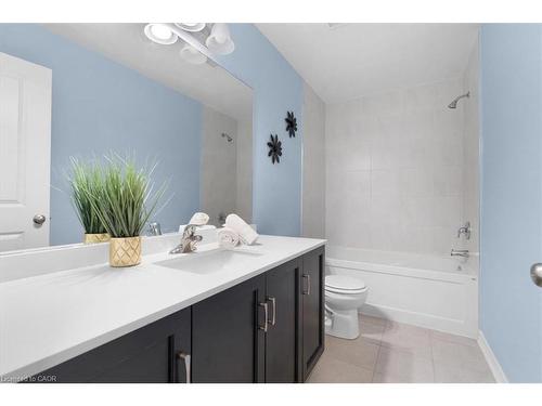 28-324 Equestrian Way, Cambridge, ON - Indoor Photo Showing Bathroom