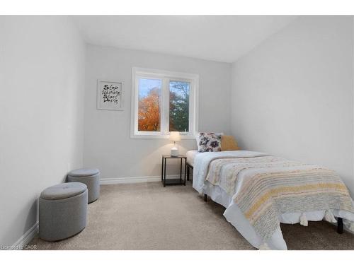 28-324 Equestrian Way, Cambridge, ON - Indoor Photo Showing Bedroom