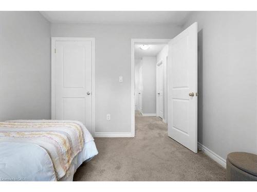28-324 Equestrian Way, Cambridge, ON - Indoor Photo Showing Bedroom