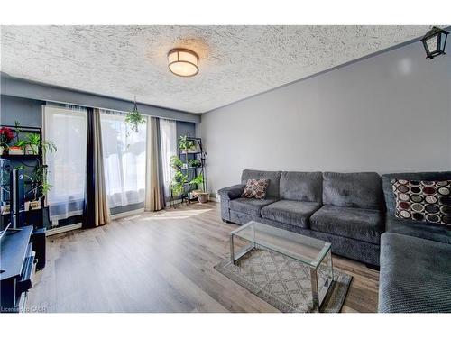 320 Country Hill Drive, Kitchener, ON - Indoor Photo Showing Living Room