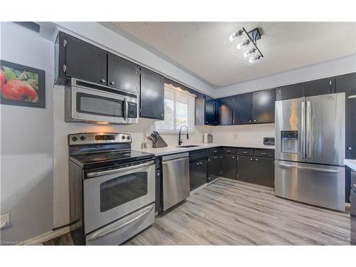 320 Country Hill Drive, Kitchener, ON - Indoor Photo Showing Kitchen With Stainless Steel Kitchen