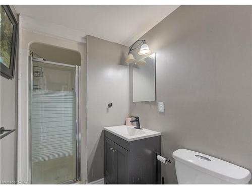 320 Country Hill Drive, Kitchener, ON - Indoor Photo Showing Bathroom