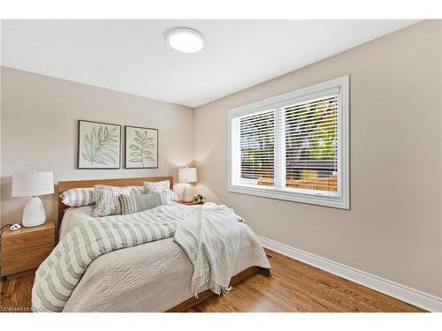 496 Pineland Avenue, Oakville, ON - Indoor Photo Showing Bedroom