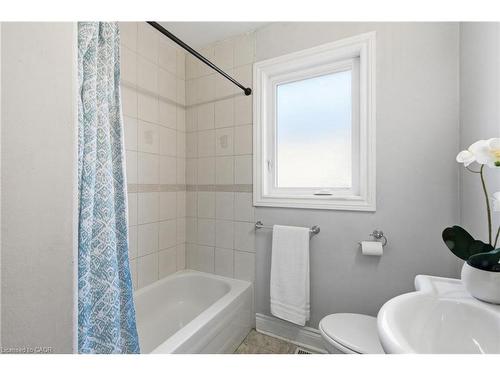 496 Pineland Avenue, Oakville, ON - Indoor Photo Showing Bathroom
