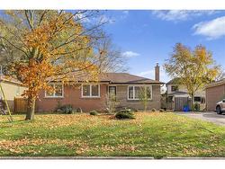 496 Pineland Avenue  Oakville, ON L6K 2A1