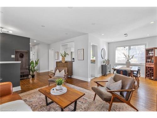 496 Pineland Avenue, Oakville, ON - Indoor Photo Showing Living Room
