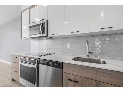 1502-20 George Street, Hamilton, ON - Indoor Photo Showing Kitchen With Upgraded Kitchen