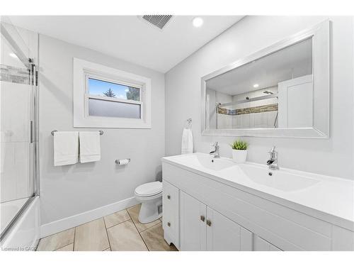 23 Stonegate Drive, Kitchener, ON - Indoor Photo Showing Bathroom