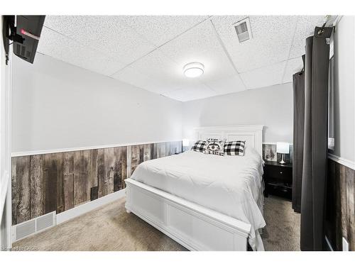23 Stonegate Drive, Kitchener, ON - Indoor Photo Showing Bedroom