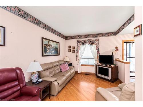 538 Hughson Street N, Hamilton, ON - Indoor Photo Showing Living Room