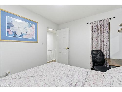 97 Francis Street, Hamilton, ON - Indoor Photo Showing Bedroom
