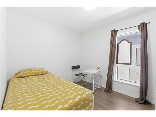 97 Francis Street, Hamilton, ON - Indoor Photo Showing Bedroom