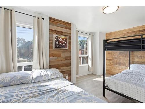 97 Francis Street, Hamilton, ON - Indoor Photo Showing Bedroom