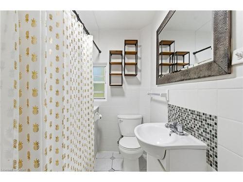 97 Francis Street, Hamilton, ON - Indoor Photo Showing Bathroom