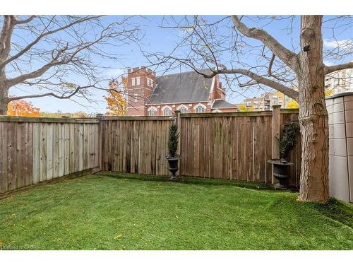 3-120 Bronte Road, Oakville, ON - Outdoor