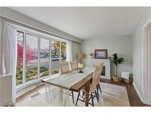 5373 Spruce Avenue, Burlington, ON - Indoor Photo Showing Dining Room