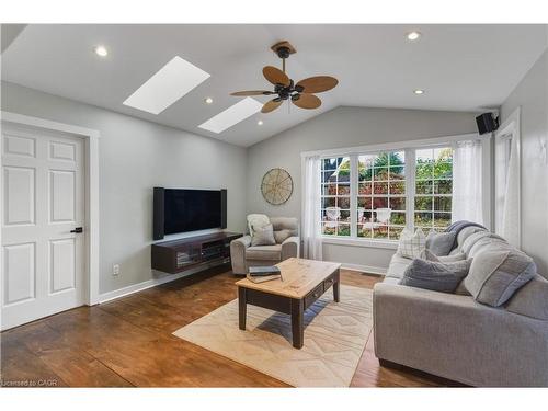 5373 Spruce Avenue, Burlington, ON - Indoor Photo Showing Living Room