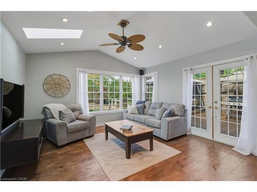 5373 Spruce Avenue, Burlington, ON - Indoor Photo Showing Living Room