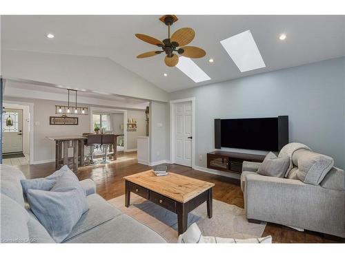 5373 Spruce Avenue, Burlington, ON - Indoor Photo Showing Living Room