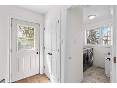 5373 Spruce Avenue, Burlington, ON - Indoor