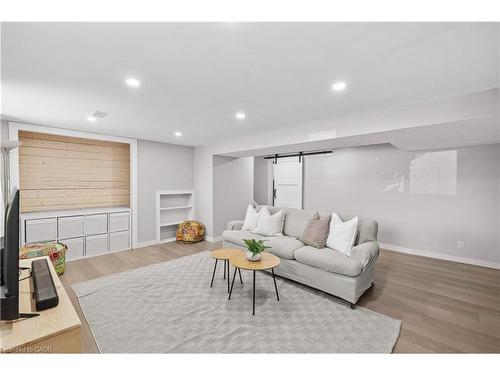 5373 Spruce Avenue, Burlington, ON - Indoor Photo Showing Living Room