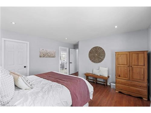 5373 Spruce Avenue, Burlington, ON - Indoor Photo Showing Bedroom