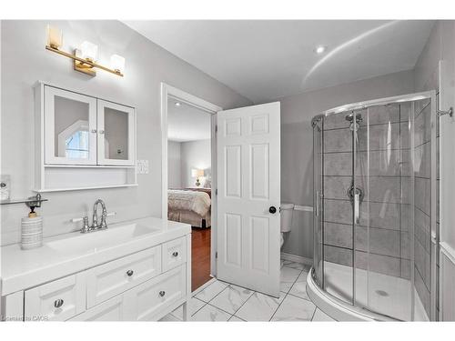 5373 Spruce Avenue, Burlington, ON - Indoor Photo Showing Bathroom