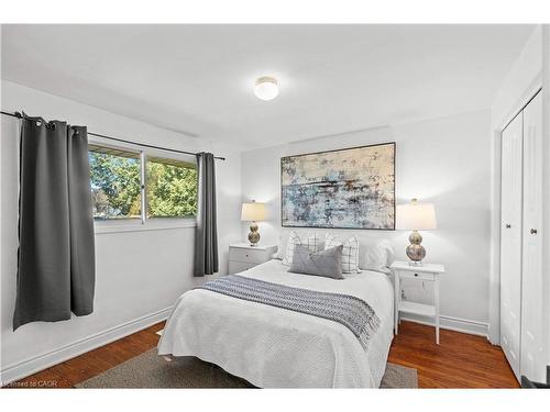 5373 Spruce Avenue, Burlington, ON - Indoor Photo Showing Bedroom