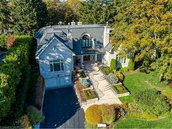 138 Dianne Avenue  Oakville, ON L6J 4G9