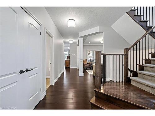 8 Zaduk Place, Guelph, ON - Indoor Photo Showing Other Room