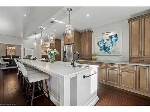 8 Zaduk Place, Guelph, ON - Indoor Photo Showing Kitchen With Upgraded Kitchen