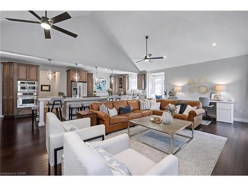 8 Zaduk Place, Guelph, ON - Indoor Photo Showing Living Room